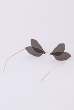 Load image into Gallery viewer, Butterfly Sunnies
